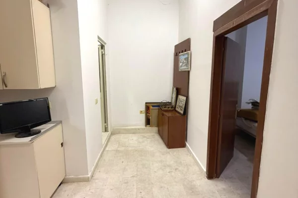 Shtepi ne shitje Apartament ne Tirane, 2+1, Mobilimi Pjeserisht e mobiluar, Pagesa 110,000  Euro.