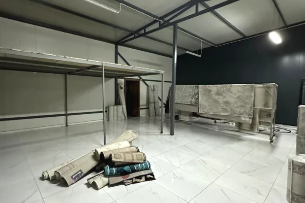 Jepet me qera kapanon+oborr ne Kamez Buze rruges Kryesore/100.000 leke