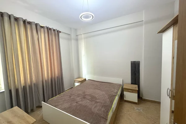 Shtepi me qera Apartament ne Tirane, 1+1, Mobilimi Pjeserisht e mobiluar, Pagesa 40,000  Leke.