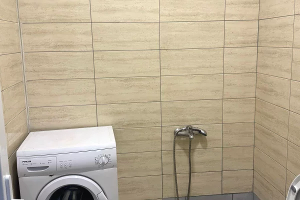 Shtepi me qera Apartament ne Tirane, 1+1, Mobilimi Pjeserisht e mobiluar, Pagesa 40,000  Leke.