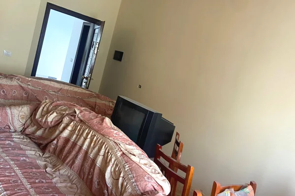 Shtepi ne shitje Apartament ne Durres, 1+1, Mobilimi Pjeserisht e mobiluar, Pagesa 56,000  Euro.