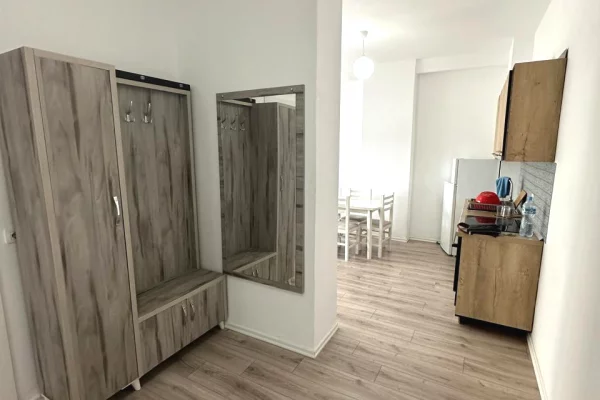 Shtepi me qera Apartament ne Tirane, 2+1, Mobilimi E mobiluar, Pagesa 40,000  Leke.