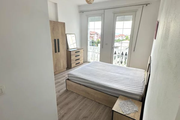 Shtepi me qera Apartament ne Tirane, 2+1, Mobilimi E mobiluar, Pagesa 40,000  Leke.