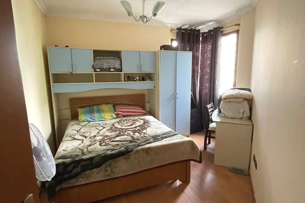 Shtepi me qera Apartament ne Tirane, 3+1, Mobilimi E mobiluar, Pagesa 1,500  Euro.