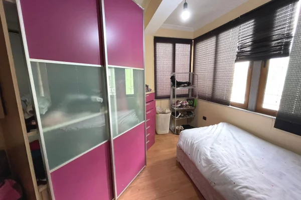 Shtepi me qera Apartament ne Tirane, 3+1, Mobilimi E mobiluar, Pagesa 1,500  Euro.
