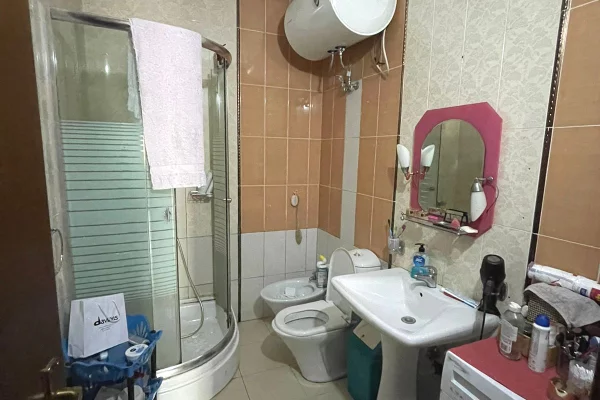 Shtepi me qera Apartament ne Tirane, 3+1, Mobilimi E mobiluar, Pagesa 1,500  Euro.