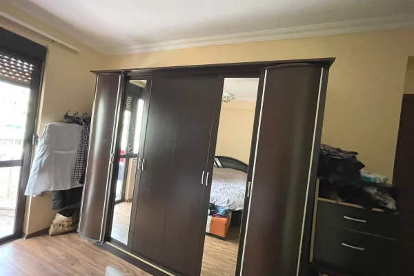 Shtepi me qera Apartament ne Tirane, 3+1, Mobilimi E mobiluar, Pagesa 1,500  Euro.