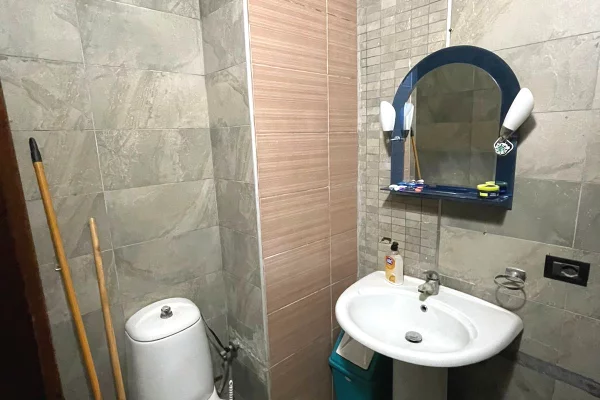 Shtepi me qera Apartament ne Tirane, 3+1, Mobilimi E mobiluar, Pagesa 1,500  Euro.