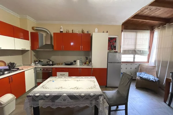 Shtepi me qera Apartament ne Tirane, 3+1, Mobilimi E mobiluar, Pagesa 1,500  Euro.