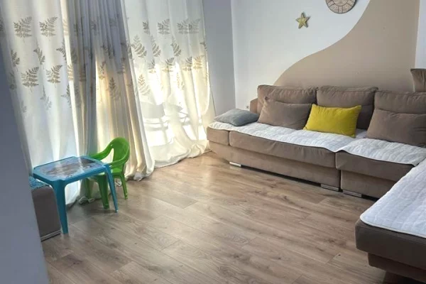 Shtepi ne shitje Apartament ne Tirane, 2+1, Mobilimi E mobiluar, Pagesa 162,000  Euro.