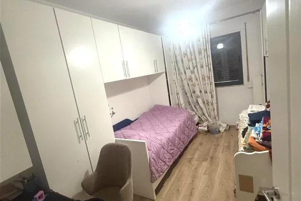 Shtepi ne shitje Apartament ne Tirane, 2+1, Mobilimi E mobiluar, Pagesa 162,000  Euro.