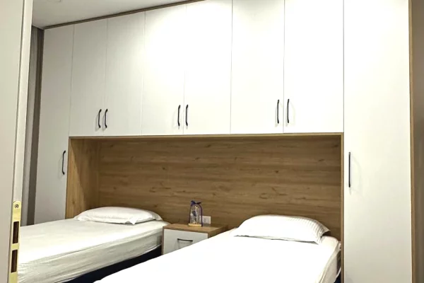 Shtepi ne shitje Apartament ne Tirane, 2+1, Mobilimi E mobiluar, Pagesa 210,000  Euro.