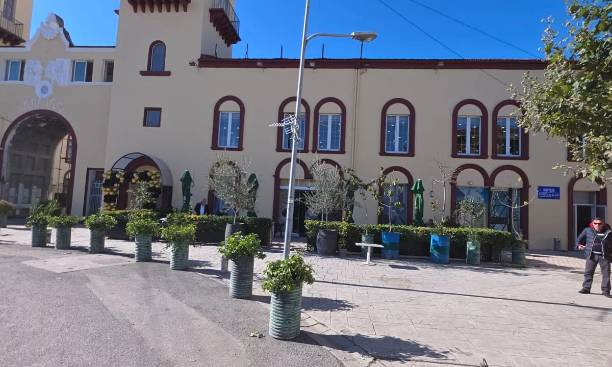 Jepet me qera ambient biznesi ne Kombinat/1000 euro