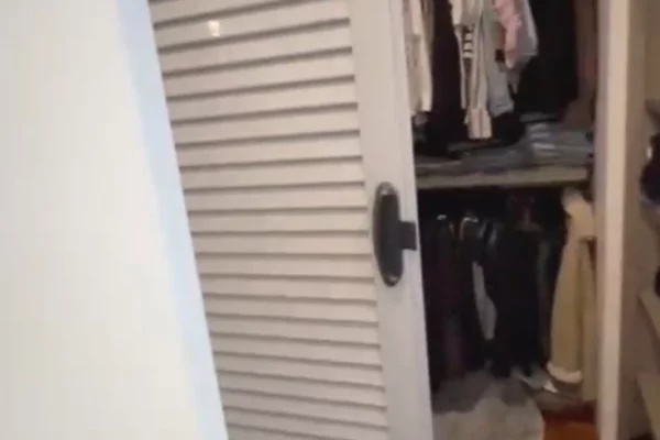 Shtepi ne shitje Apartament ne Tirane, 3+1, Mobilimi E mobiluar, Pagesa 200,000  Euro.