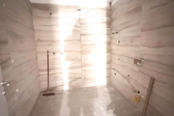 Appartamento in vendita a Tirana 2+1, Arredato