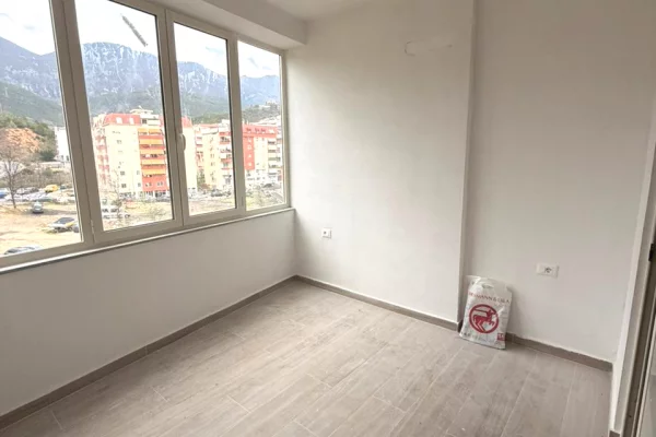 Appartamento in vendita a Tirana 2+1, Vuoto