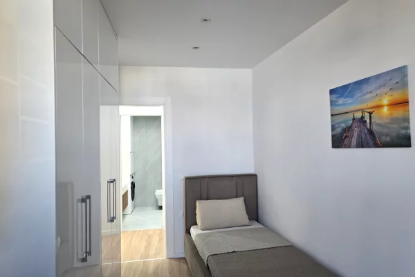 Shtepi me qera Apartament ne Tirane, 2+1, Mobilimi E mobiluar, Pagesa 1,300  Euro.