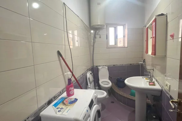 Shtepi me qera Apartament ne Tirane, 1+1, Mobilimi E mobiluar, Pagesa 30,000  Leke.