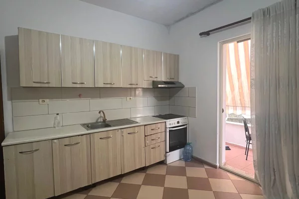 Shtepi me qera Apartament ne Tirane, 1+1, Mobilimi E mobiluar, Pagesa 30,000  Leke.