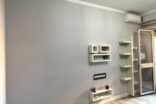 Shtepi ne shitje Apartament ne Tirane, 1+1, Mobilimi Pjeserisht e mobiluar, Pagesa 170,000  Euro.