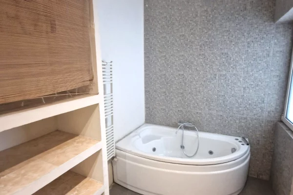 Appartamento in vendita a Tirana 3+1, SemiArredato