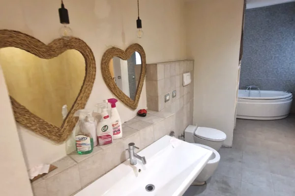 Appartamento in vendita a Tirana 3+1, SemiArredato