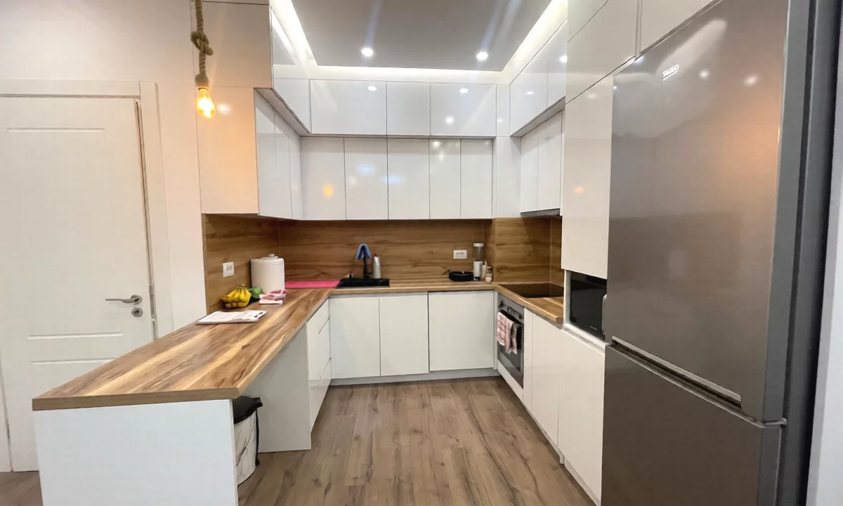 Shtepi ne shitje Apartament ne Tirane, 2+1, Mobilimi E mobiluar, Pagesa 200,000  Euro.