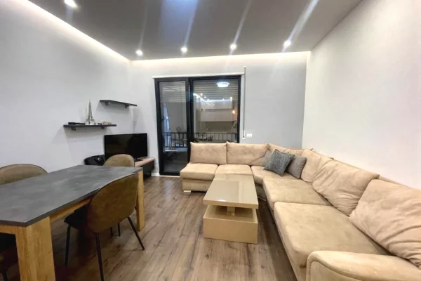 Shtepi ne shitje Apartament ne Tirane, 2+1, Mobilimi E mobiluar, Pagesa 200,000  Euro.