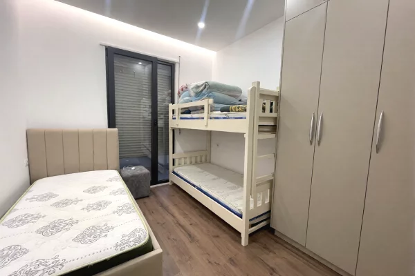 Shtepi ne shitje Apartament ne Tirane, 2+1, Mobilimi E mobiluar, Pagesa 200,000  Euro.