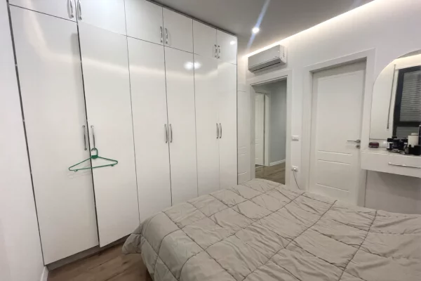 Shtepi ne shitje Apartament ne Tirane, 2+1, Mobilimi E mobiluar, Pagesa 200,000  Euro.