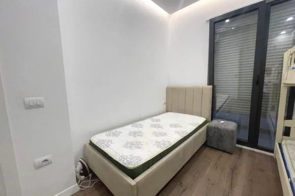 Shtepi ne shitje Apartament ne Tirane, 2+1, Mobilimi E mobiluar, Pagesa 200,000  Euro.