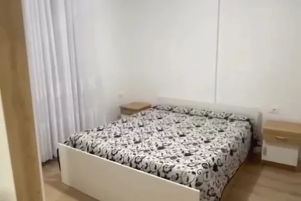 Shtepi me qera Apartament ne Tirane, 2+1, Mobilimi E mobiluar, Pagesa 45,000  Leke.