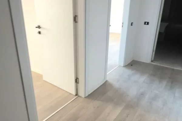 Shtepi ne shitje Apartament ne Tirane, 1+1, Mobilimi Bosh, pa mobiluar, Pagesa 76,743  Euro.