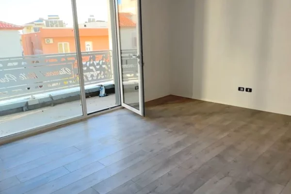 Shtepi ne shitje Apartament ne Tirane, 1+1, Mobilimi Bosh, pa mobiluar, Pagesa 76,743  Euro.