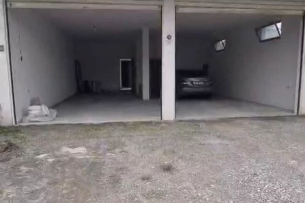 Ambient biznesi me qera 4+1 ne Tirane - 400 Euro