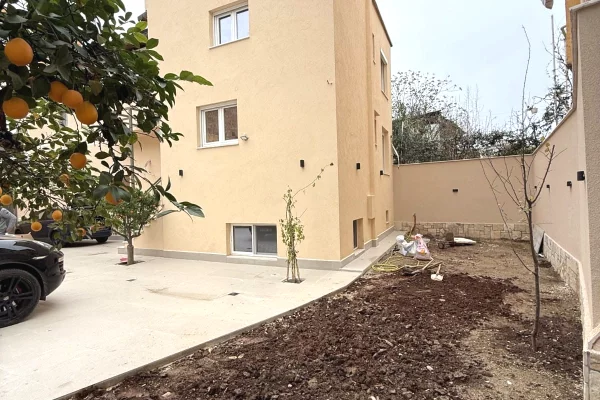 Jepet me qera Vila per Binzes tek 21 Dhjetori/2000 euro