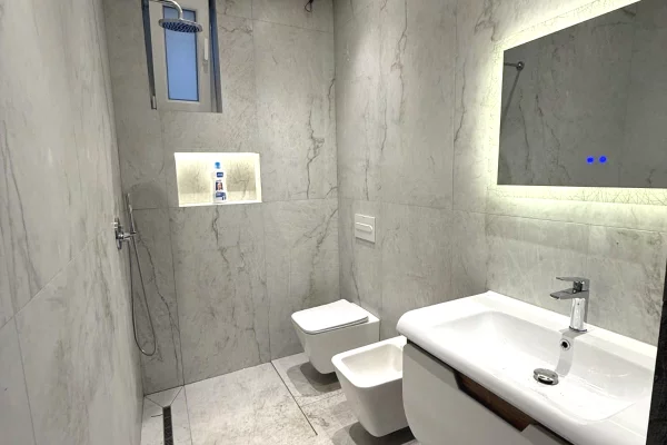 Jepet me qera Vila per Binzes tek 21 Dhjetori/2000 euro