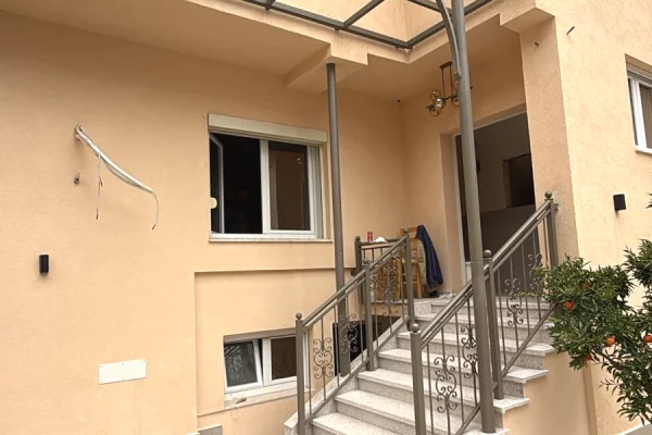 Jepet me qera Vila per Binzes tek 21 Dhjetori/2000 euro