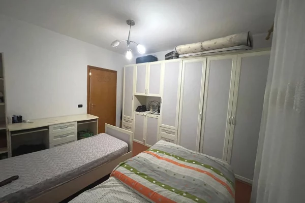 Shtepi ne shitje Apartament ne Tirane, 2+1, Mobilimi E mobiluar, Pagesa 275,000  Euro.