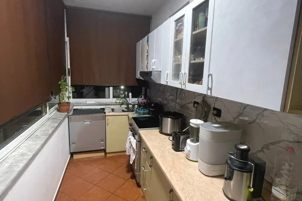 Shtepi ne shitje Apartament ne Tirane, 2+1, Mobilimi E mobiluar, Pagesa 275,000  Euro.