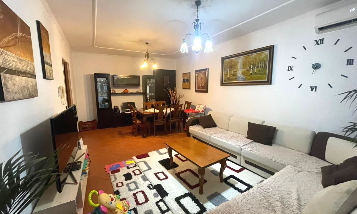 Shtepi ne shitje Apartament ne Tirane, 2+1, Mobilimi E mobiluar, Pagesa 275,000  Euro.