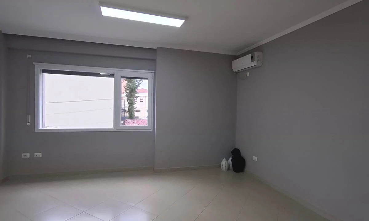 Jepet me qera Ambient prane Toptani Center