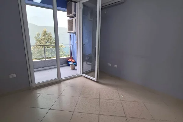 Ambient biznesi me qera 3+1 ne Tirane - 70,000 Leke