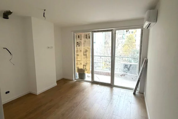 Ambient biznesi me qera 3+1 ne Tirane - 70,000 Leke