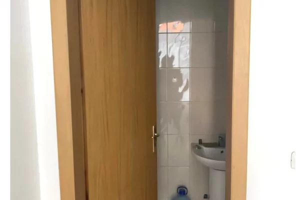 Ambient biznesi me qera 1+1 ne Tirane - 750 Euro