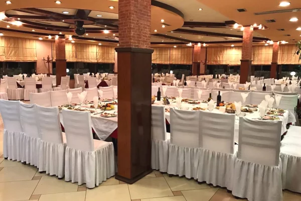 Jepet me qera Bar Restornat ,Salle Dasmash Ne rr.Dajtit