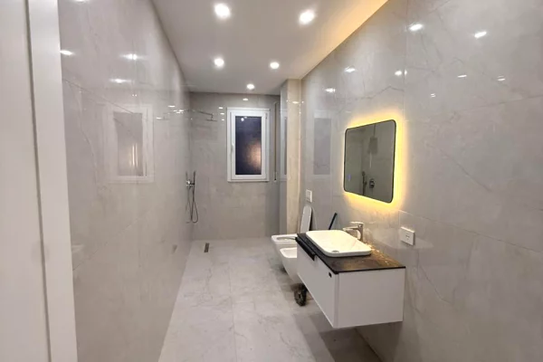 Shtepi ne shitje Apartament ne Tirane, 2+1, Mobilimi E mobiluar, Pagesa 160,640  Euro.