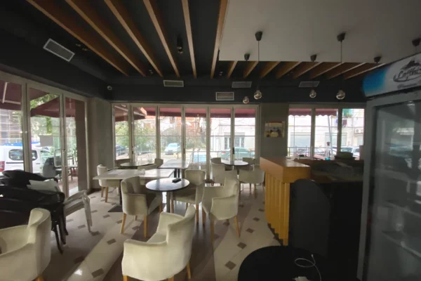 Ambient biznesi me qera 2+1 ne Tirane - 1,500 Euro