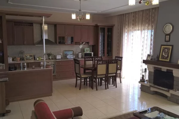 Jepet vile 3+1 me qera ne Laprake/900 euro