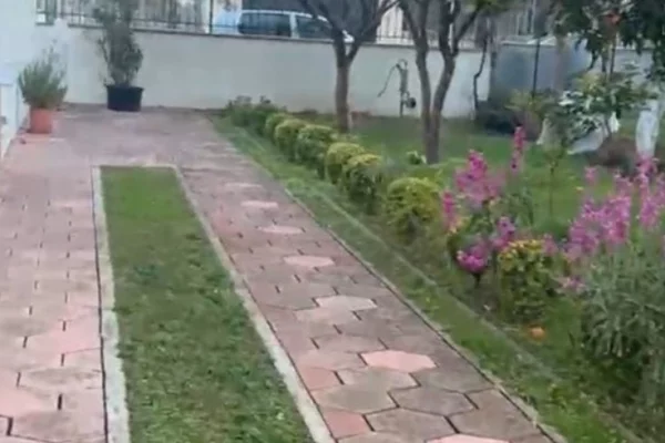 Shtepi me qera Vila Luksoze ne Tirane, 3+1, Mobilimi E mobiluar, Pagesa 900  Euro.